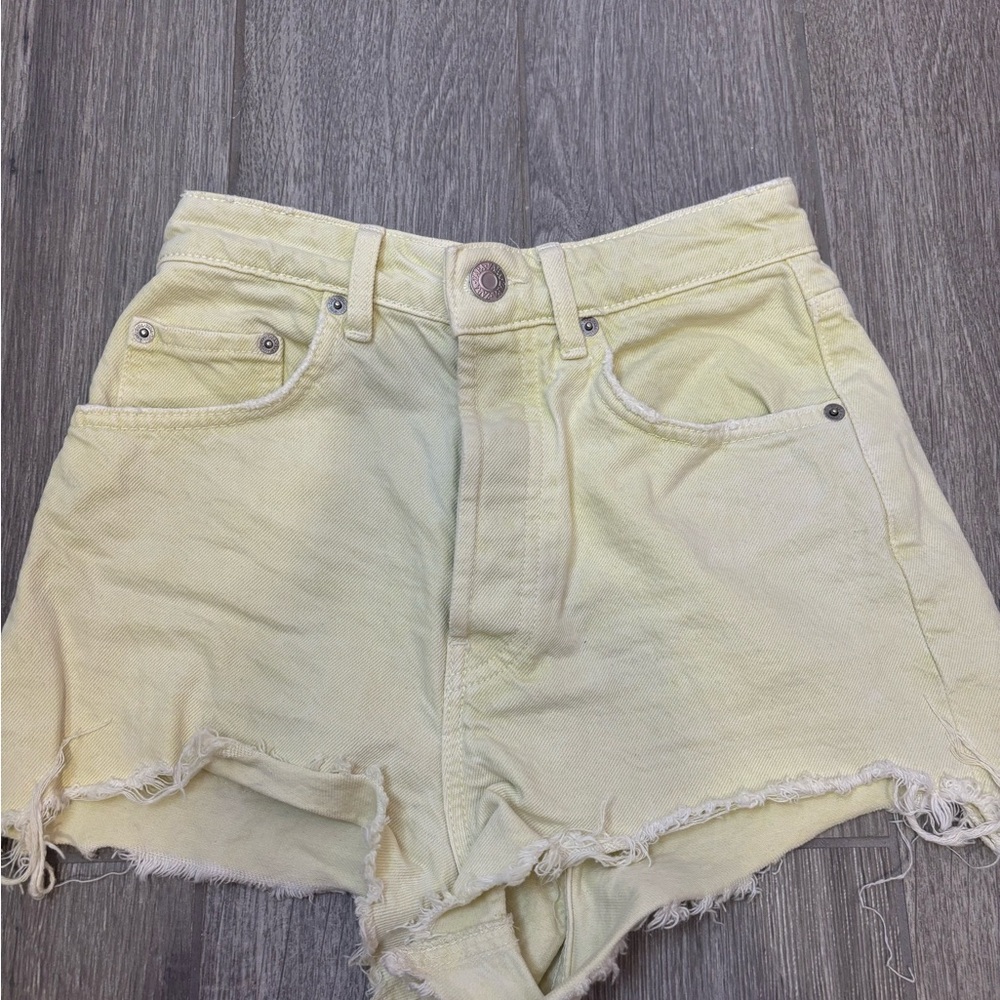 pastel yellow denim zara shorts!! Size 2 fits a size small or xs